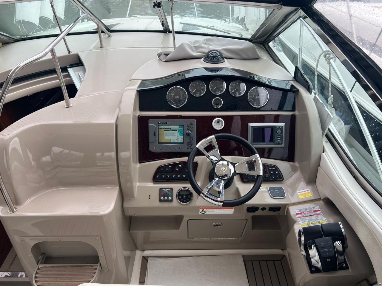 Sea Ray 325 Sundancer
