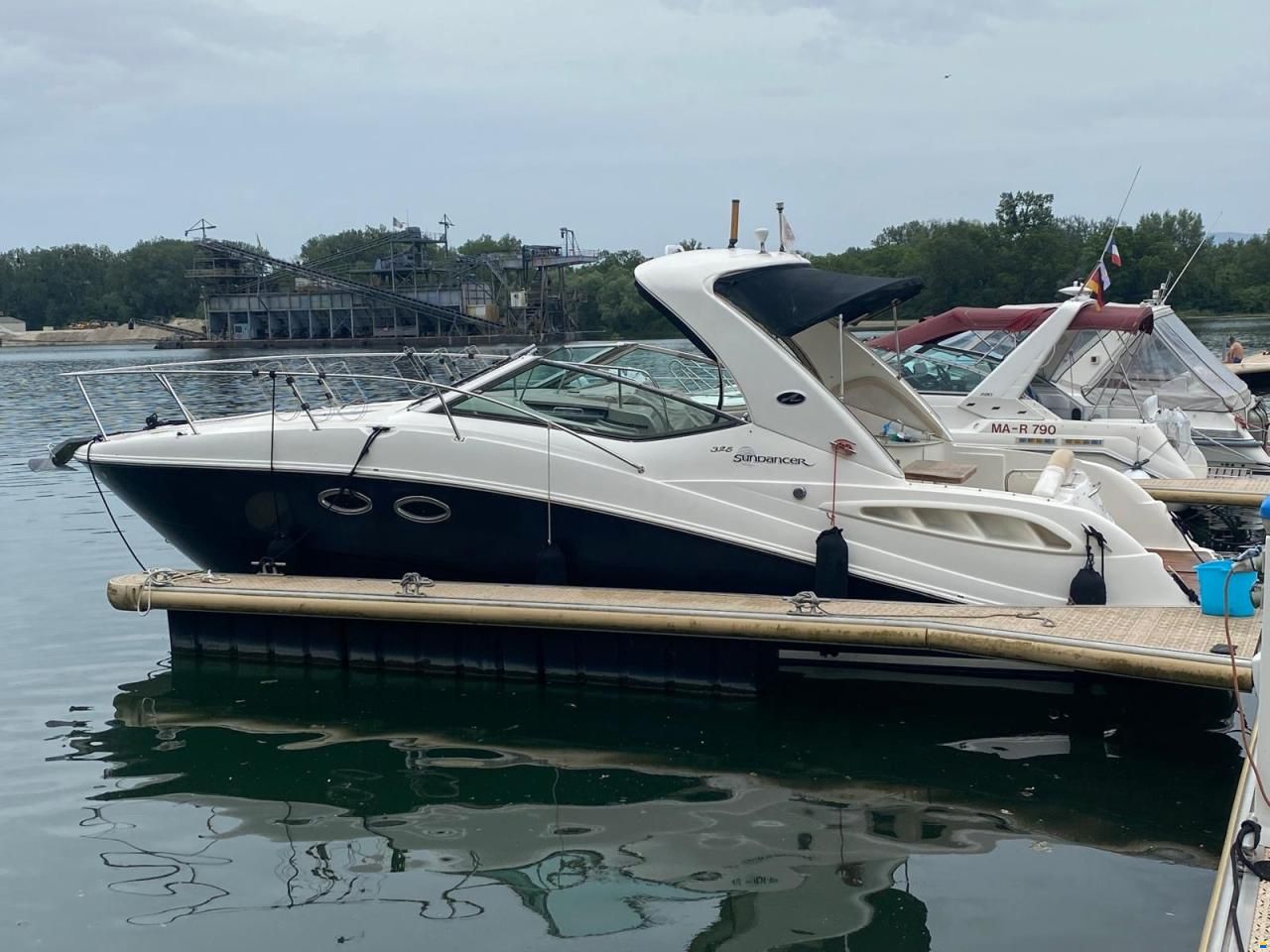 Sea Ray 325 Sundancer