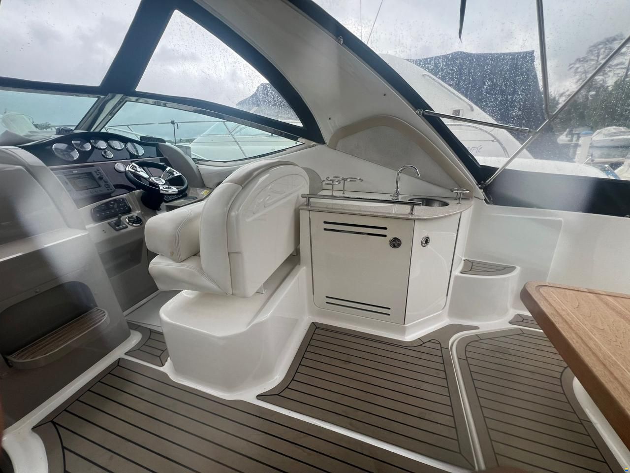 Sea Ray 325 Sundancer