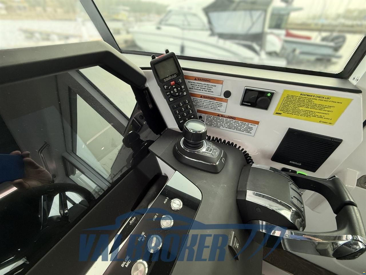 Axopar 37 XC Cross Cabin