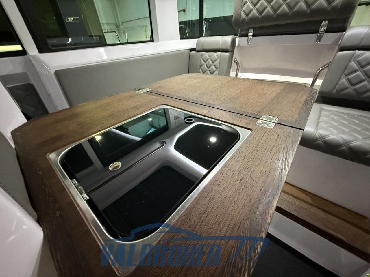 Axopar 37 XC Cross Cabin