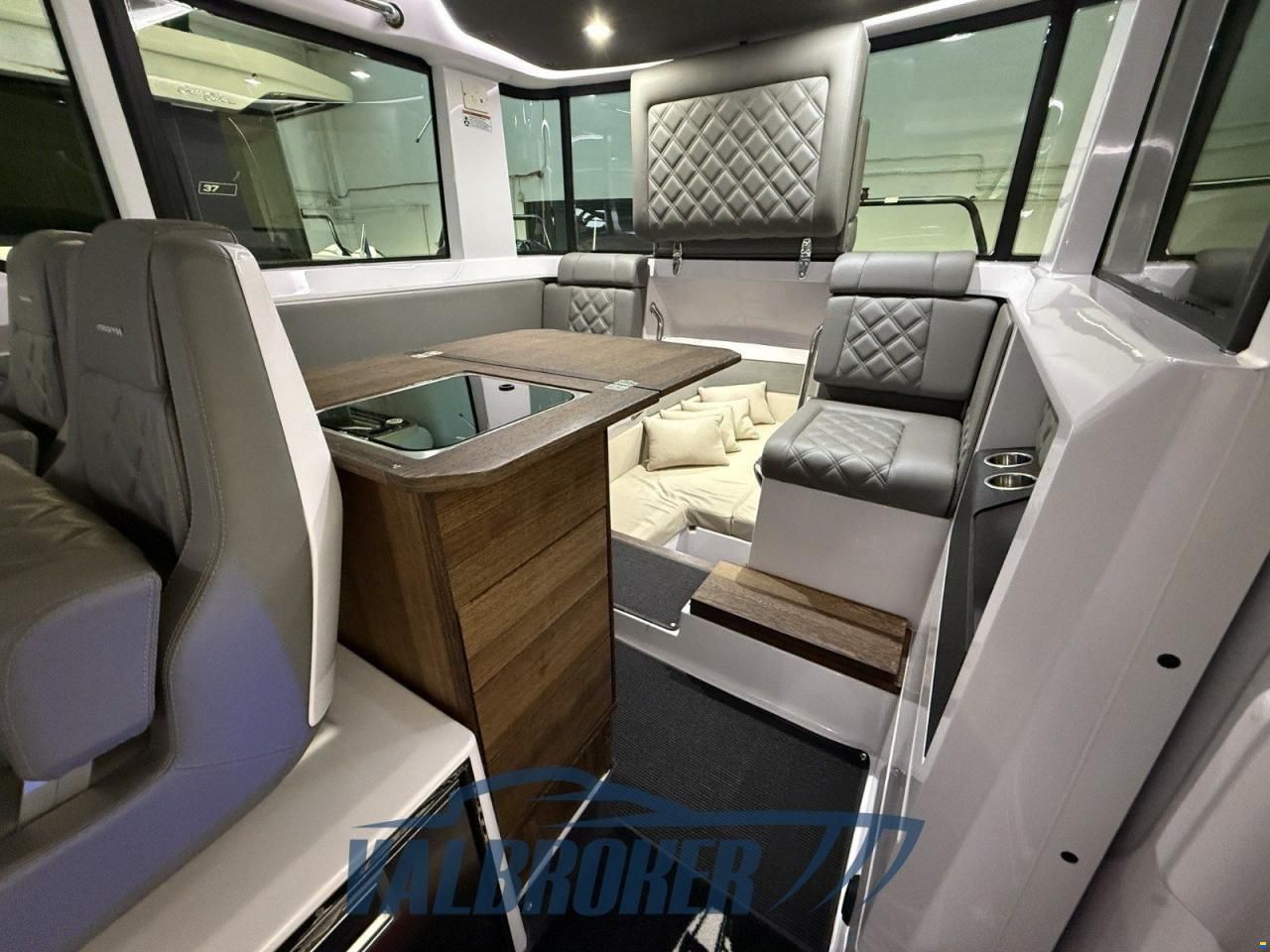 Axopar 37 XC Cross Cabin