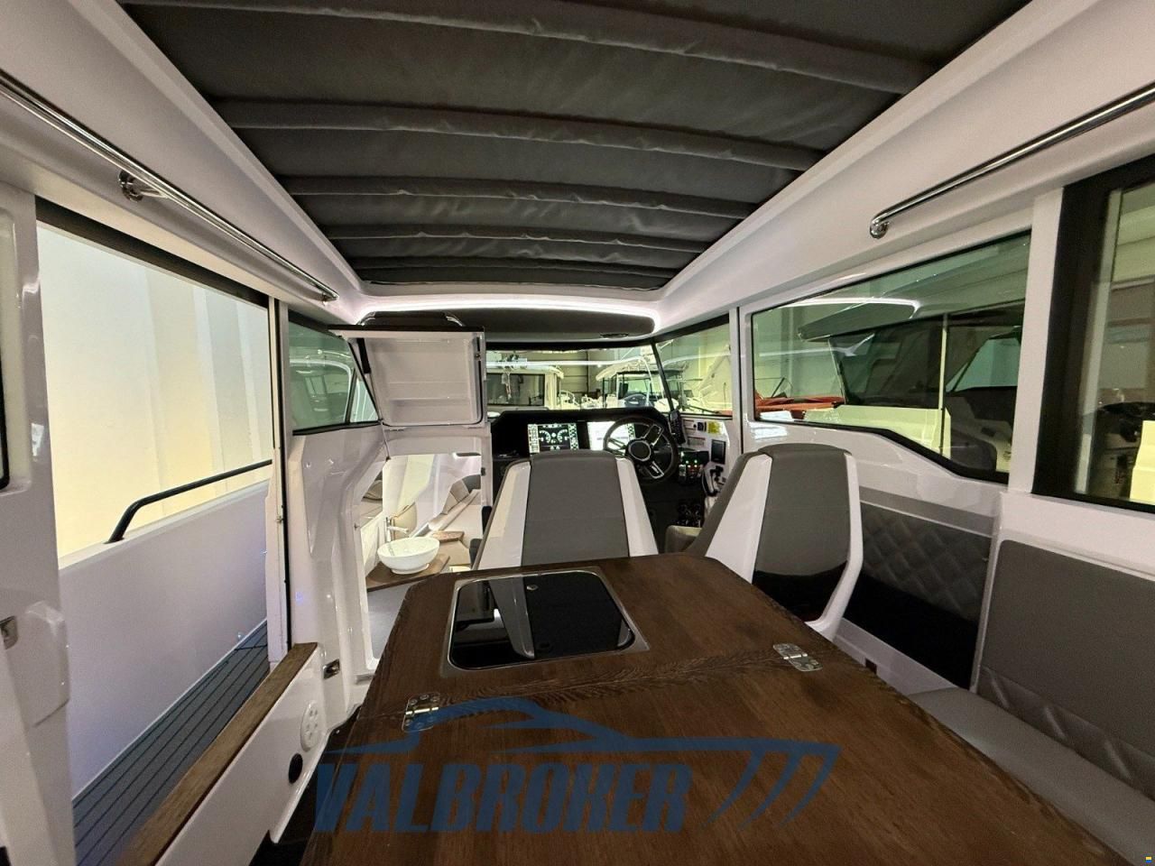 Axopar 37 XC Cross Cabin