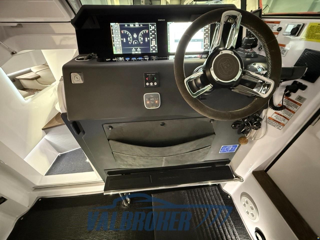 Axopar 37 XC Cross Cabin