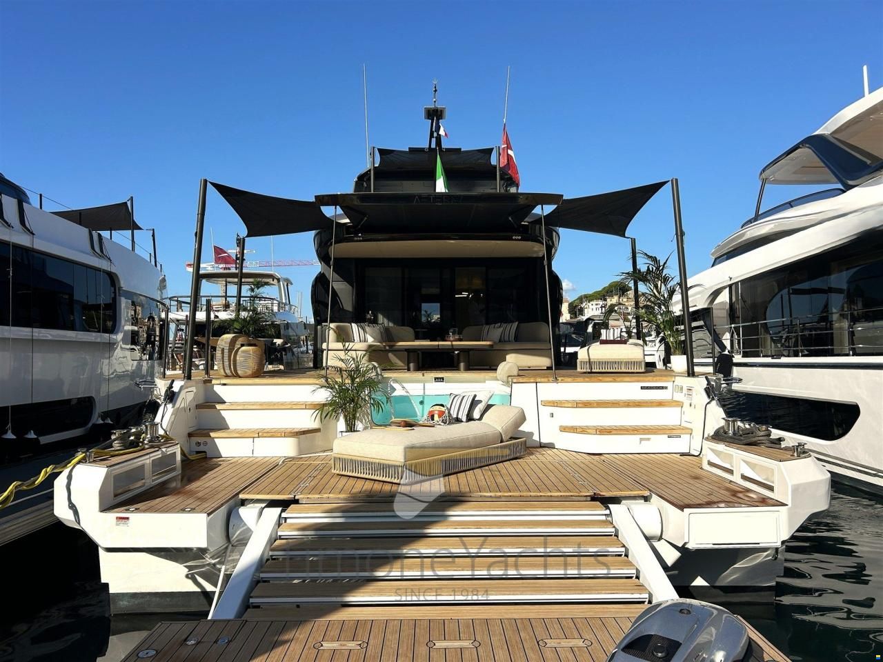Azimut Seadeck 9