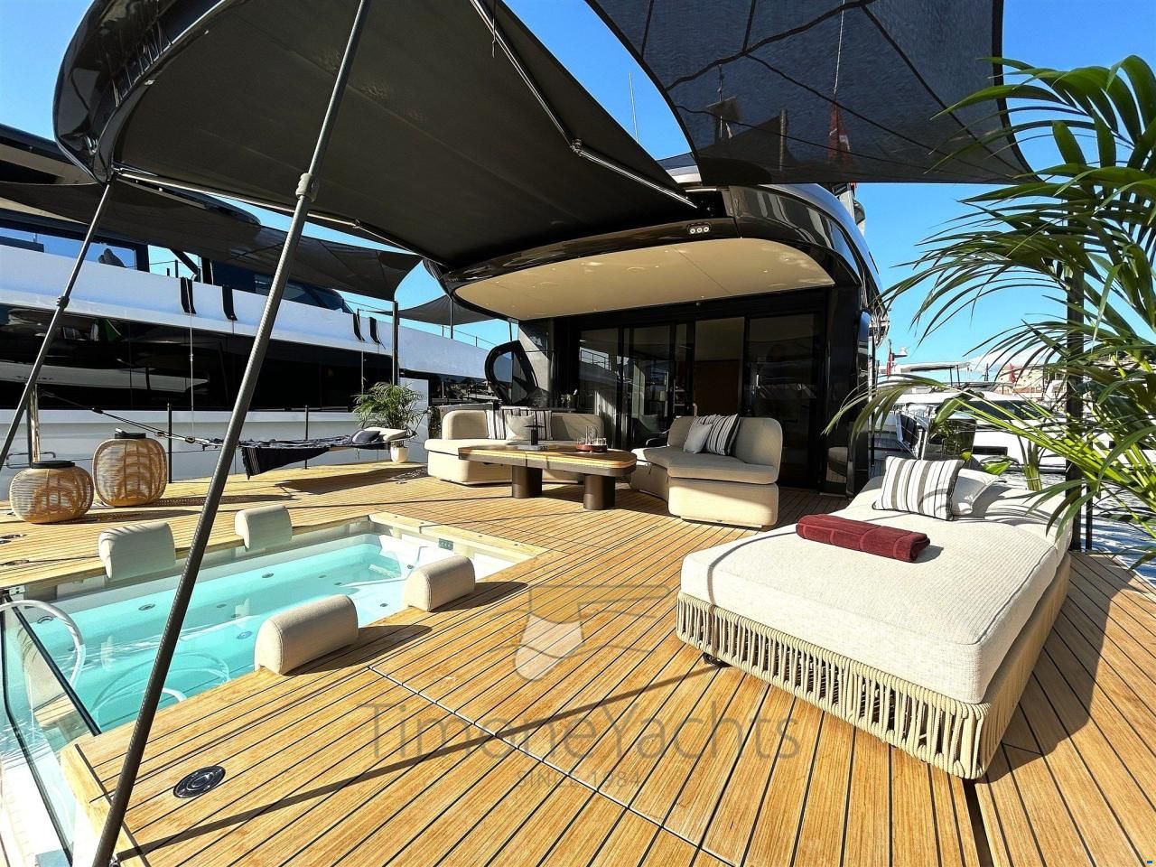 Azimut Seadeck 9