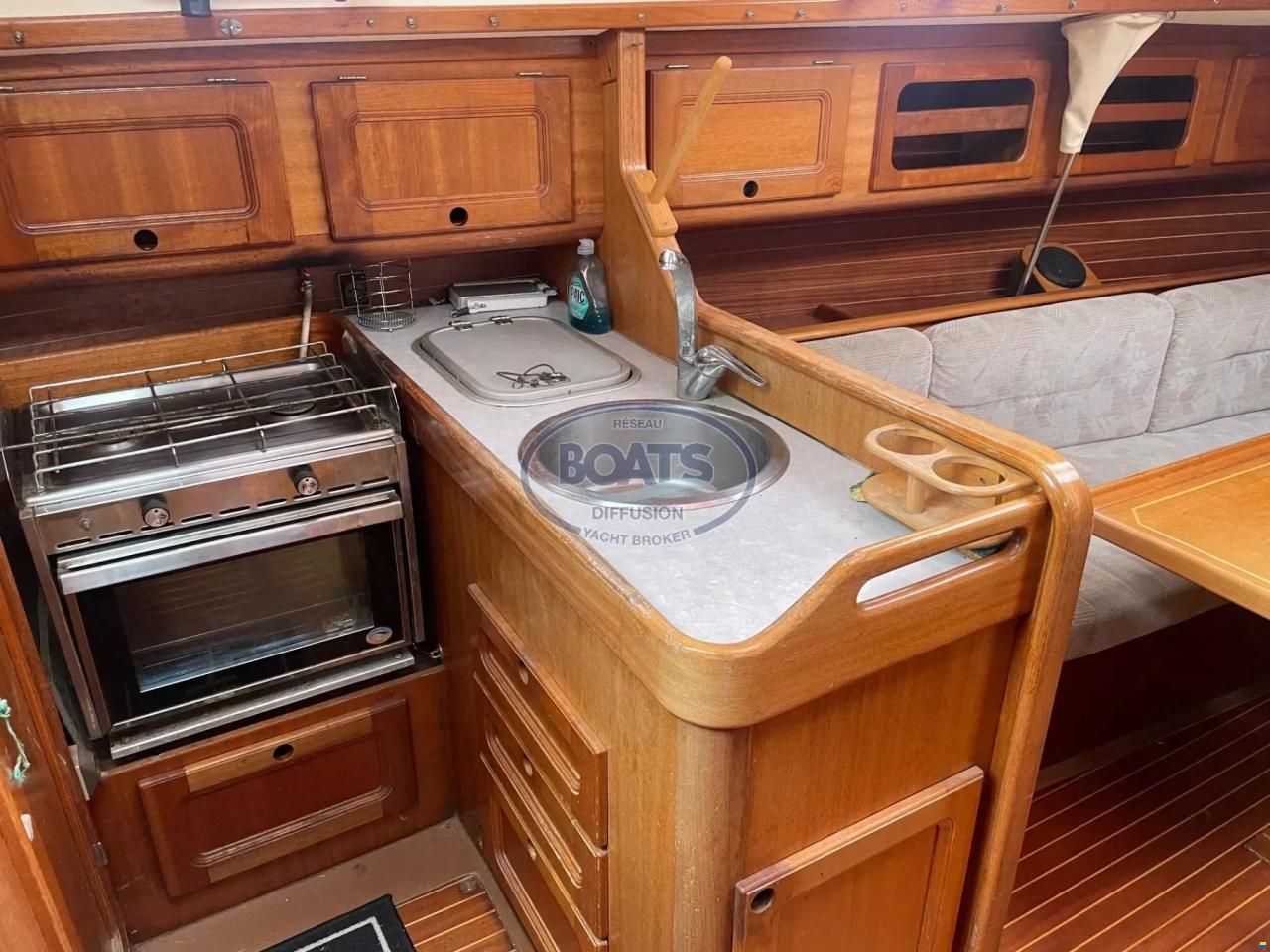 Bavaria 300