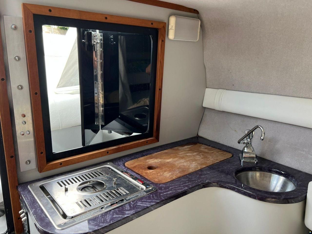 Crownline 210 CABIN