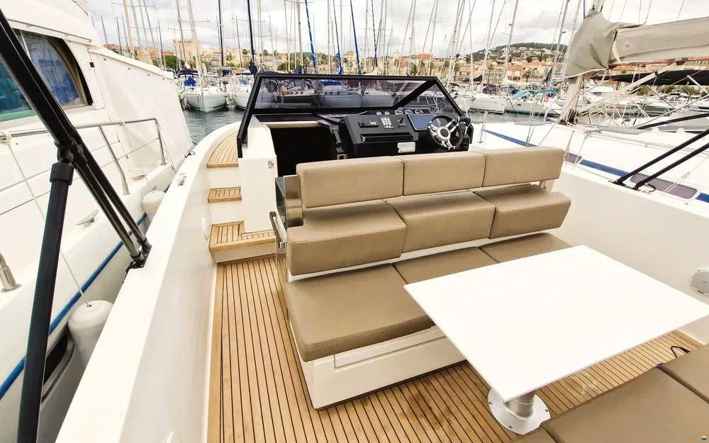 De Antonio D33 Cruiser
