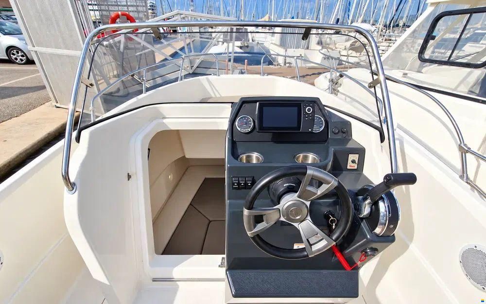 Quicksilver Activ 675 Open