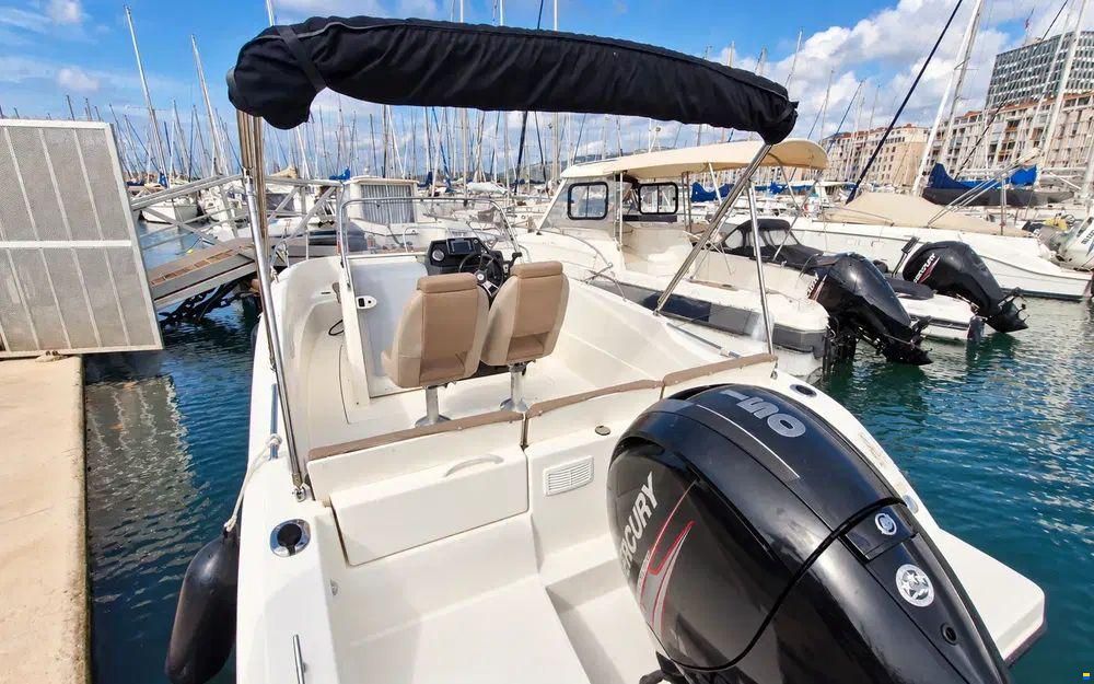 Quicksilver Activ 675 Open