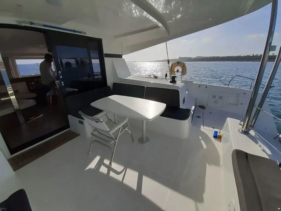 Lagoon 42