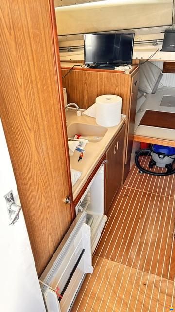 Bertram 28 Fly