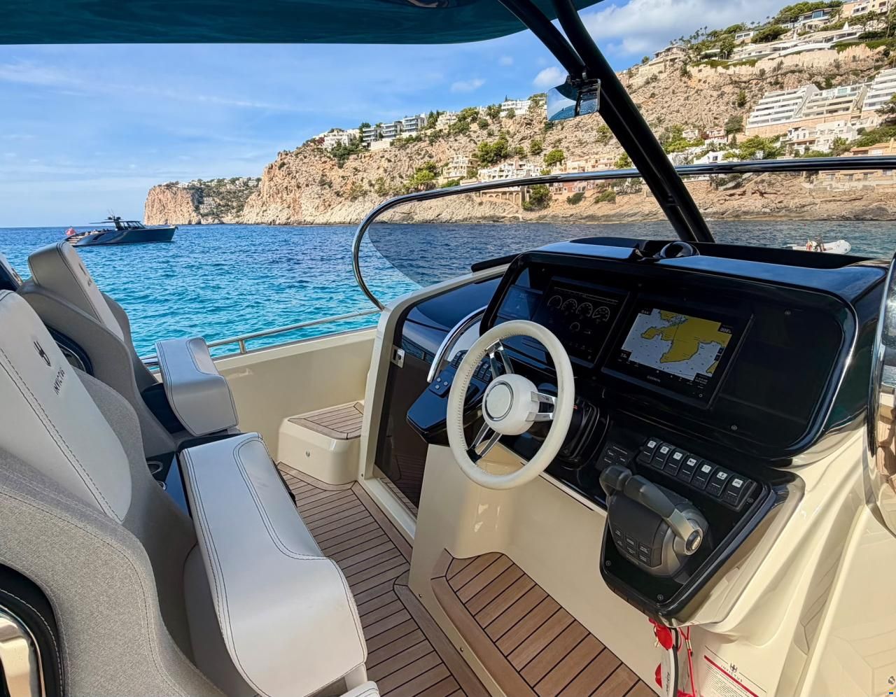 INVICTUS 320 GT