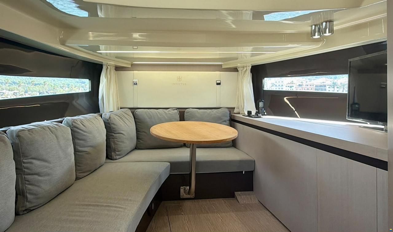 INVICTUS 320 GT