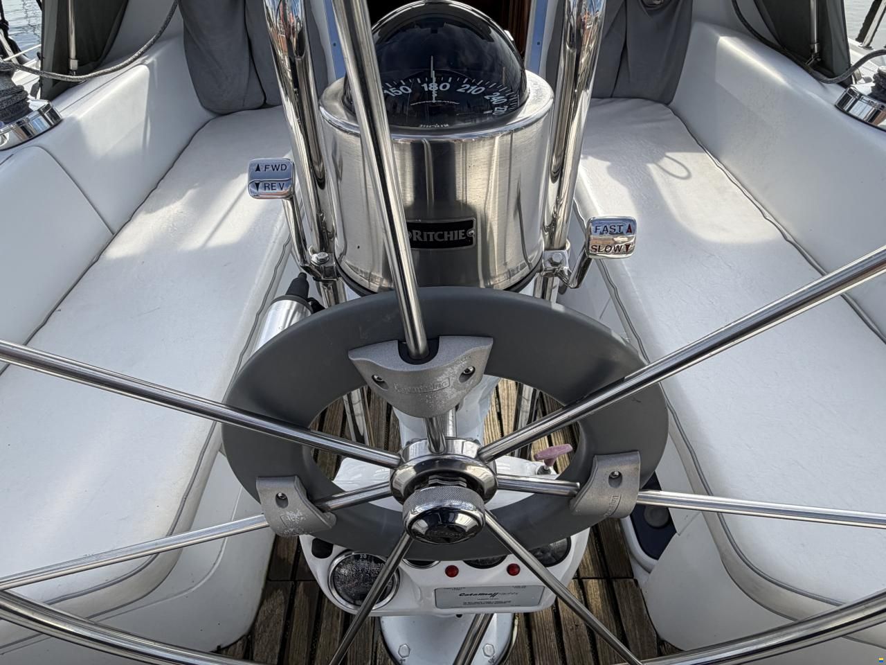 Catalina 320