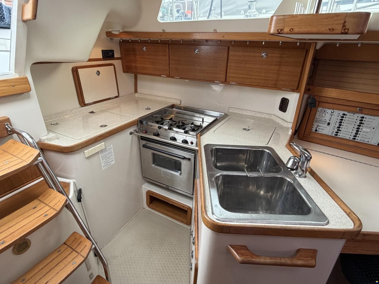 Catalina 320