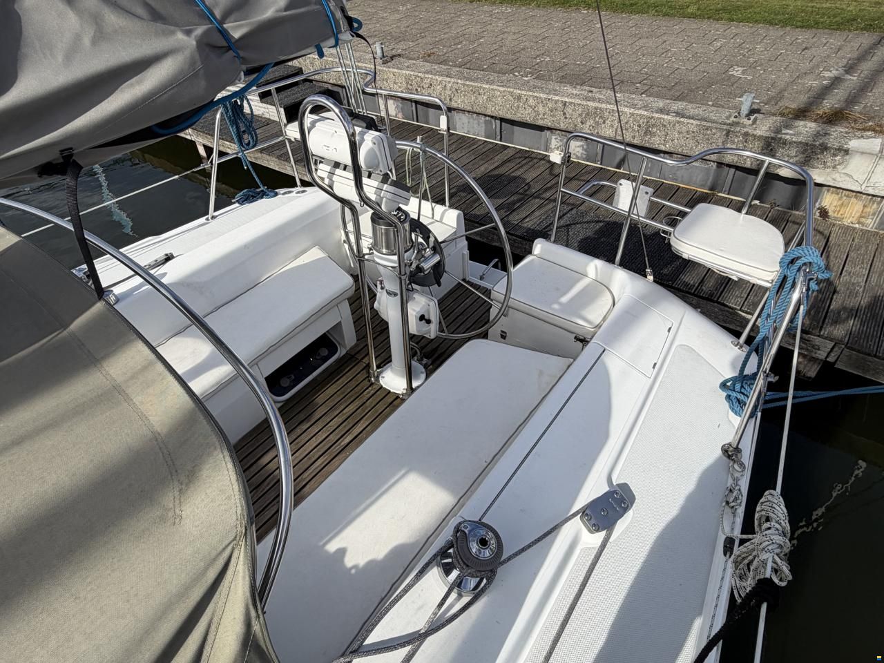 Catalina 320
