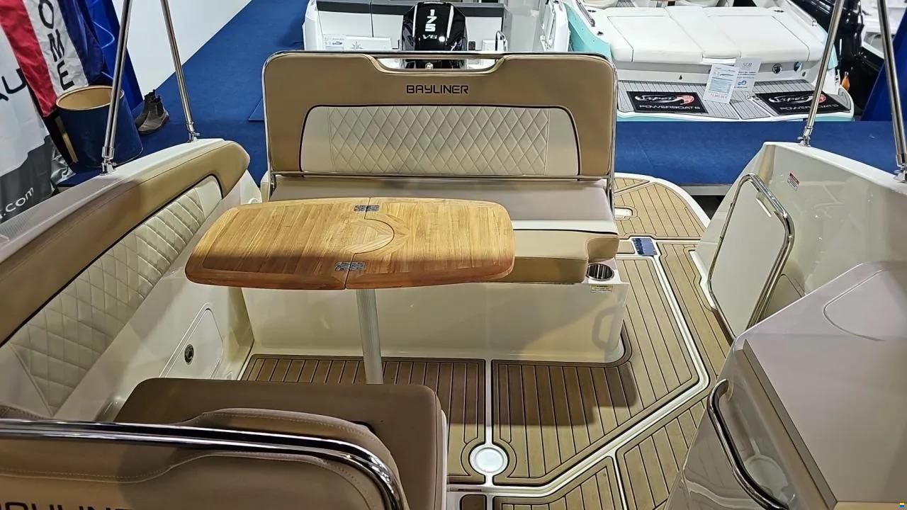 Bayliner Ciera 8