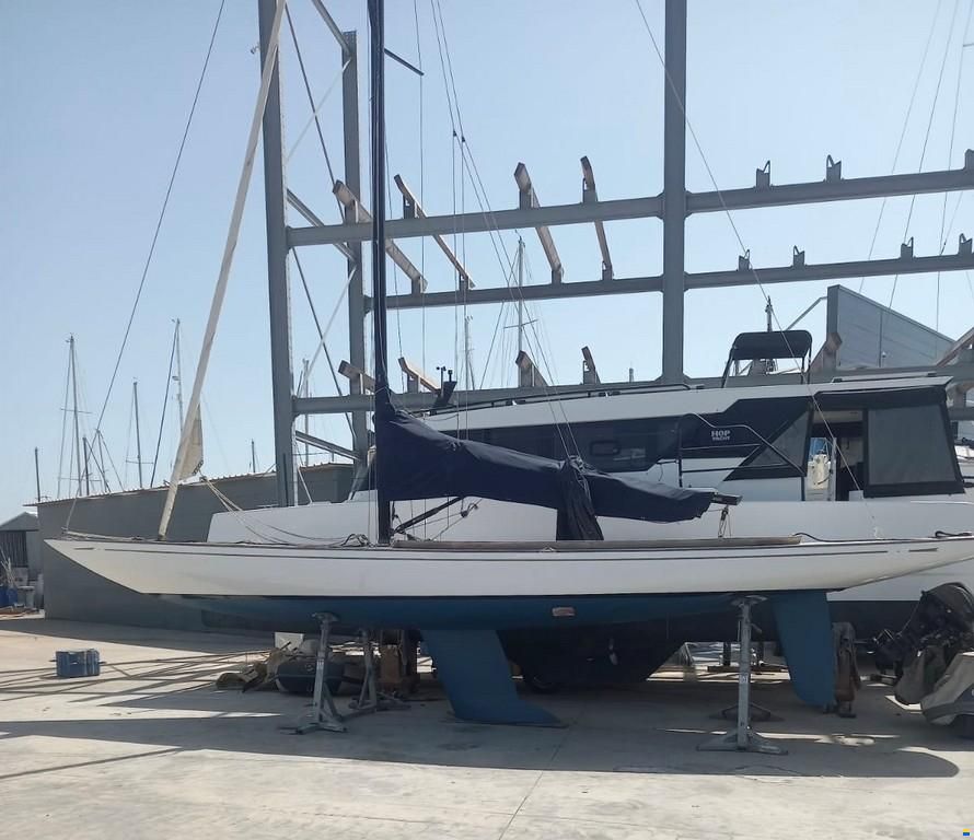 CW Hood Yacht Yard 32
