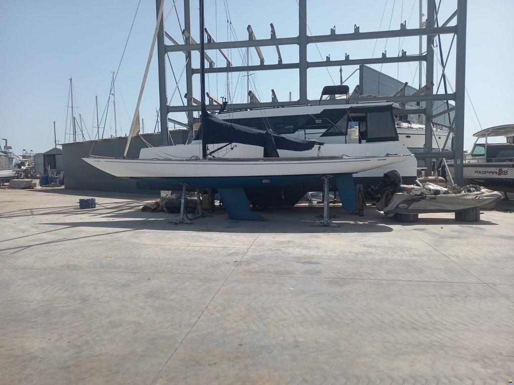 CW Hood Yacht Yard 32