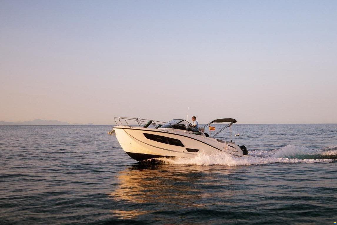 Quicksilver Activ 875 Sundeck