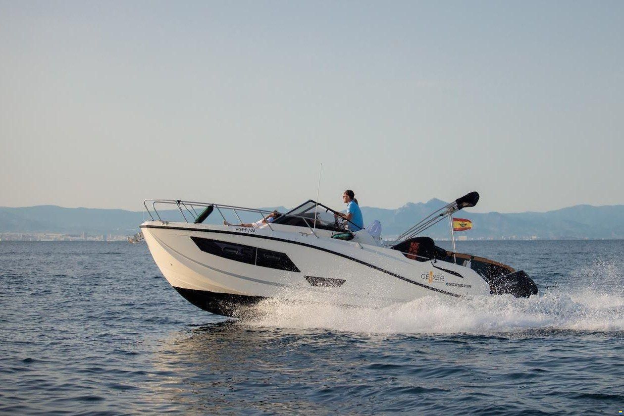 Quicksilver Activ 875 Sundeck