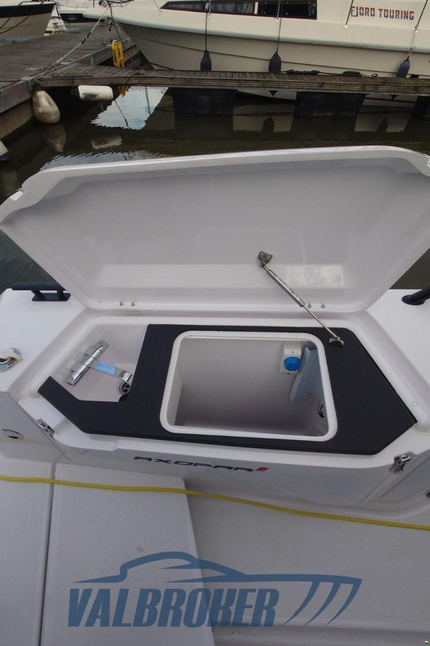 Axopar 37 XC Cross Cabin