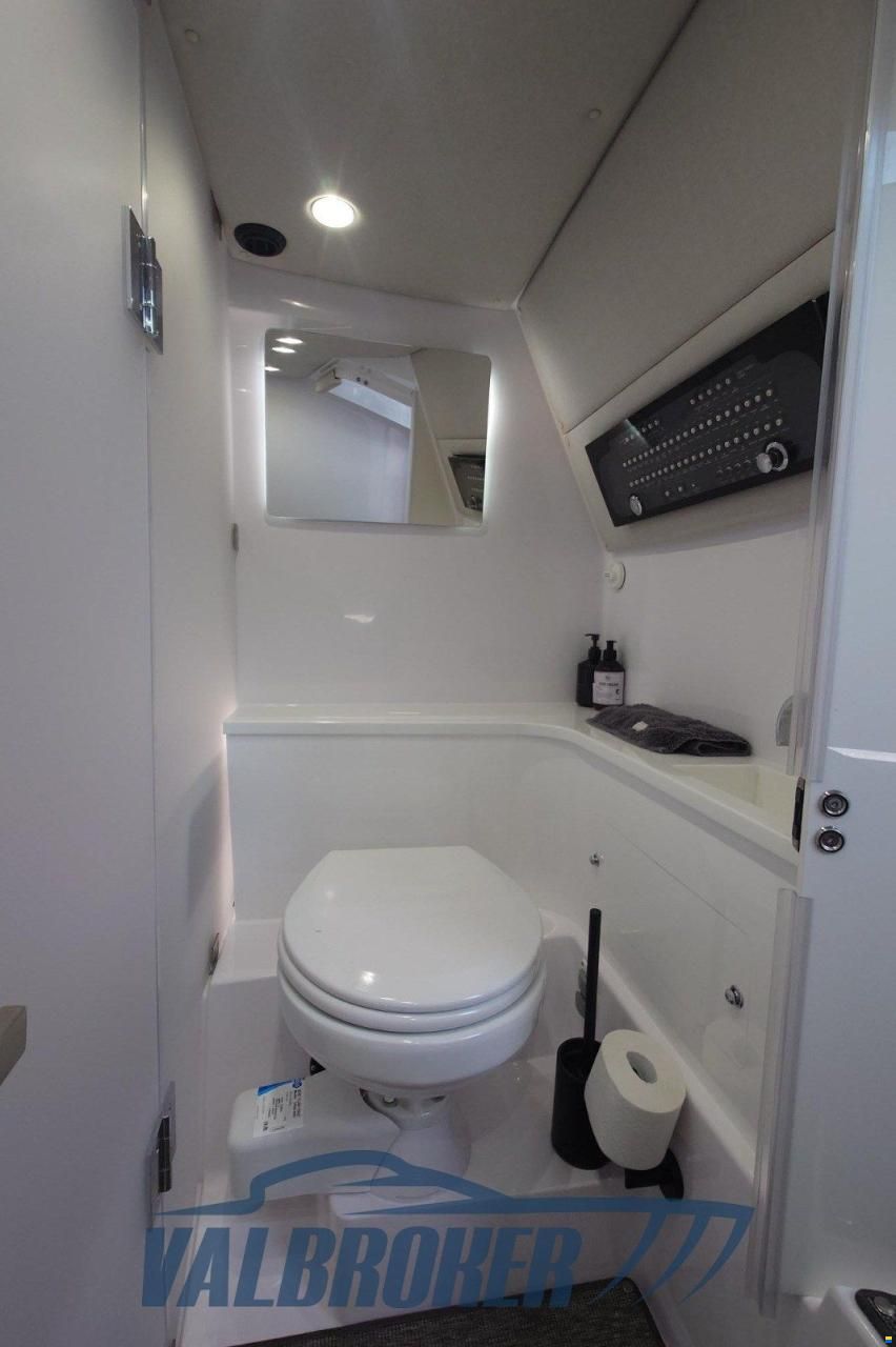 Axopar 37 XC Cross Cabin
