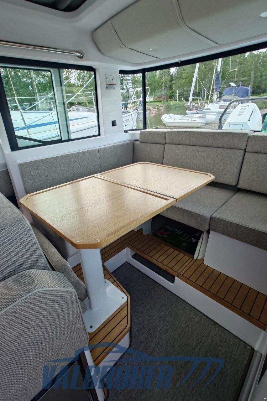 Axopar 37 XC Cross Cabin