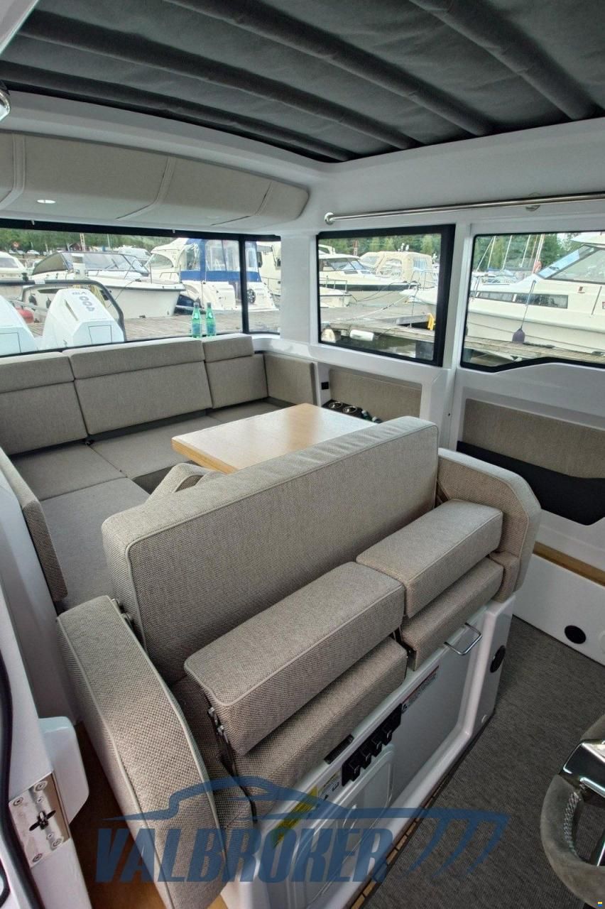 Axopar 37 XC Cross Cabin