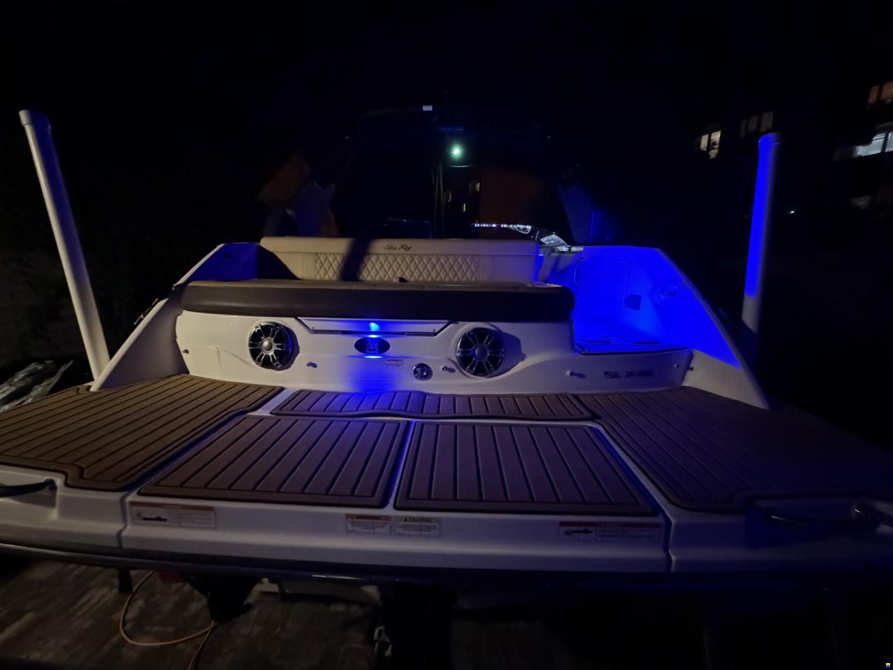 Sea Ray SLX230