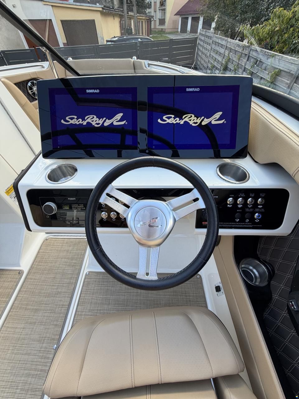 Sea Ray SLX230