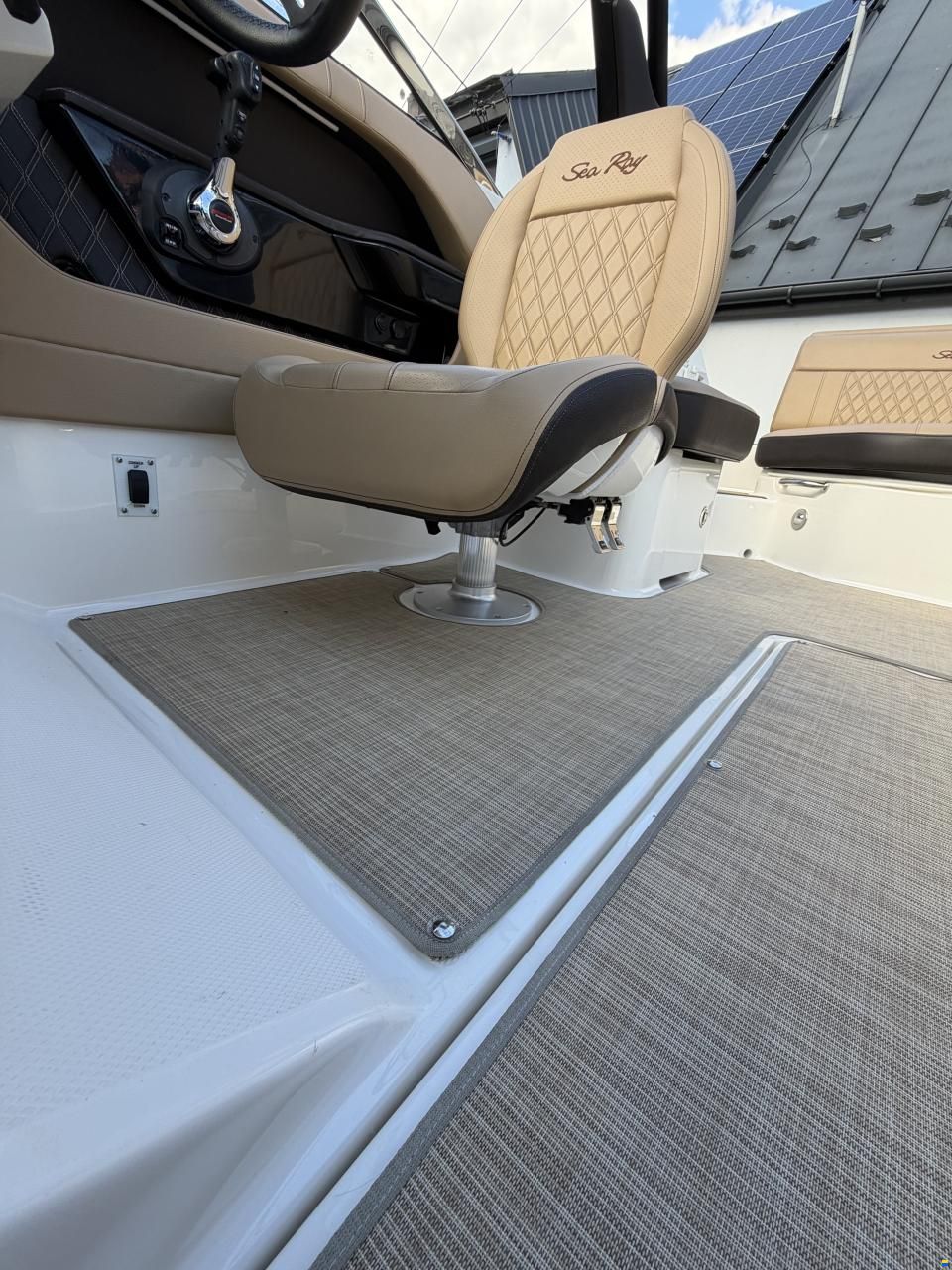Sea Ray SLX230