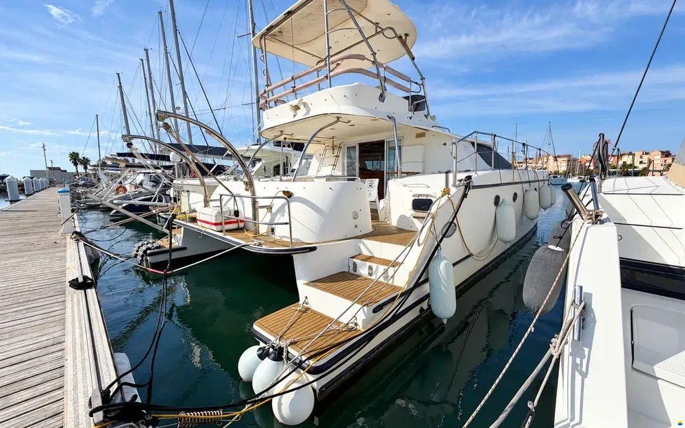 Charter Cats Prowler 48