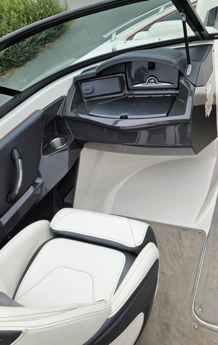 Monterey 238 Super Sport