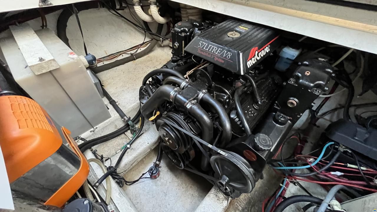 Maxum 2400 SCR