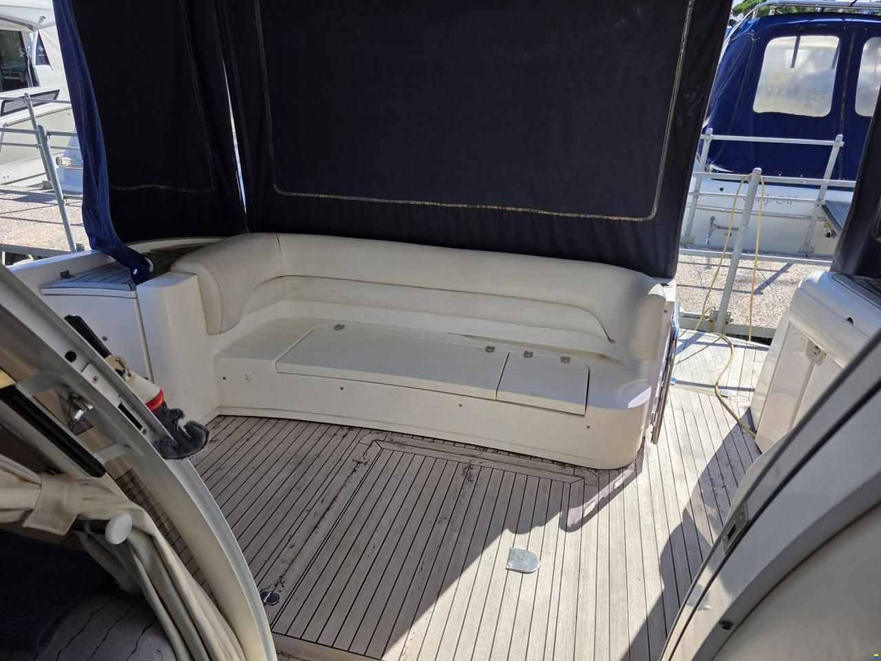 Sealine F42/5