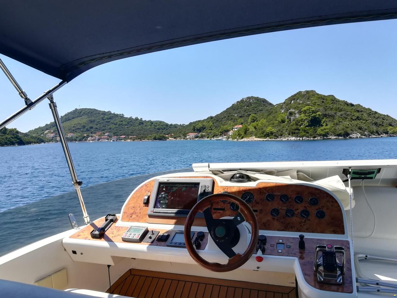 Sealine F42/5