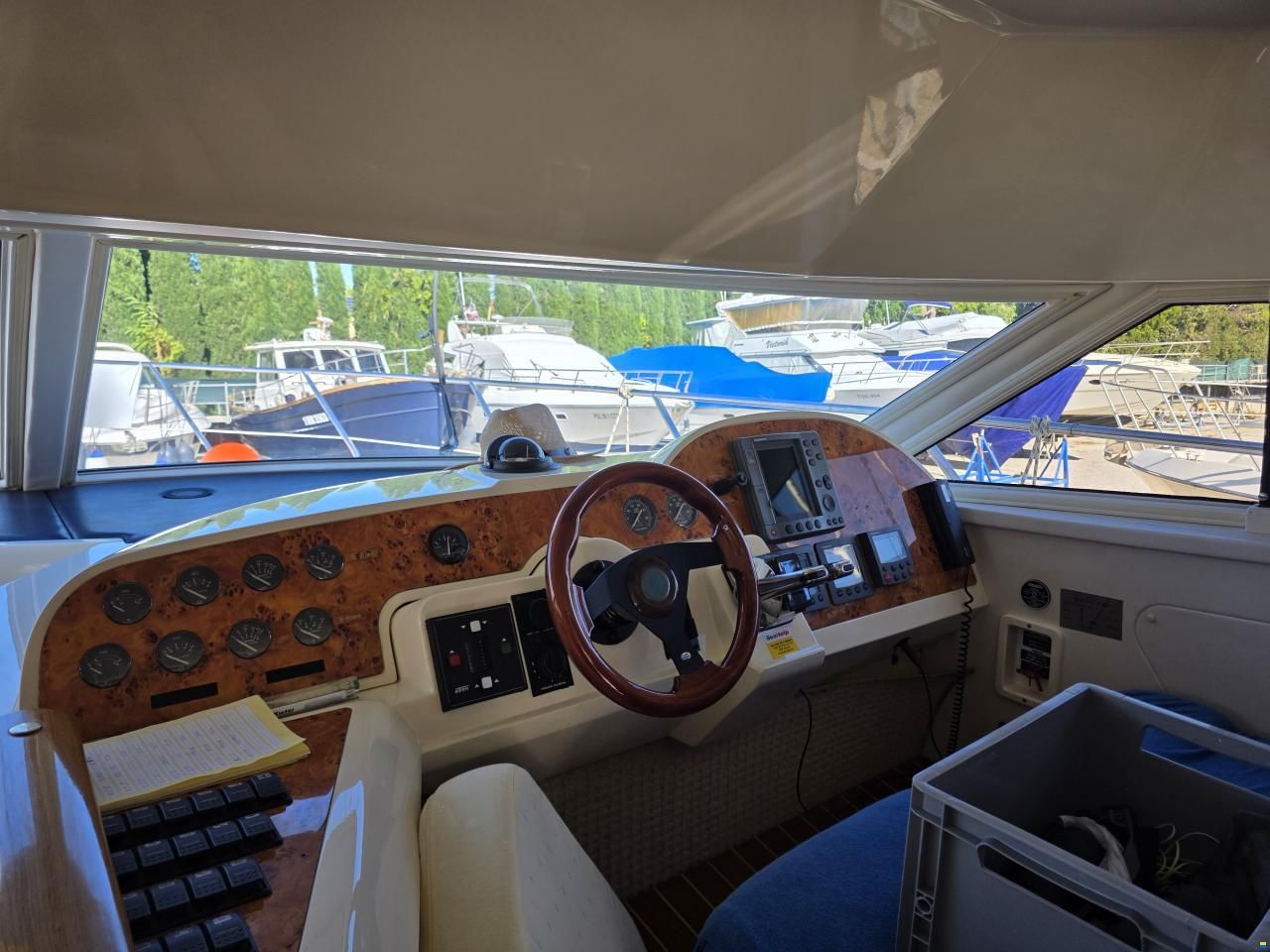 Sealine F42/5