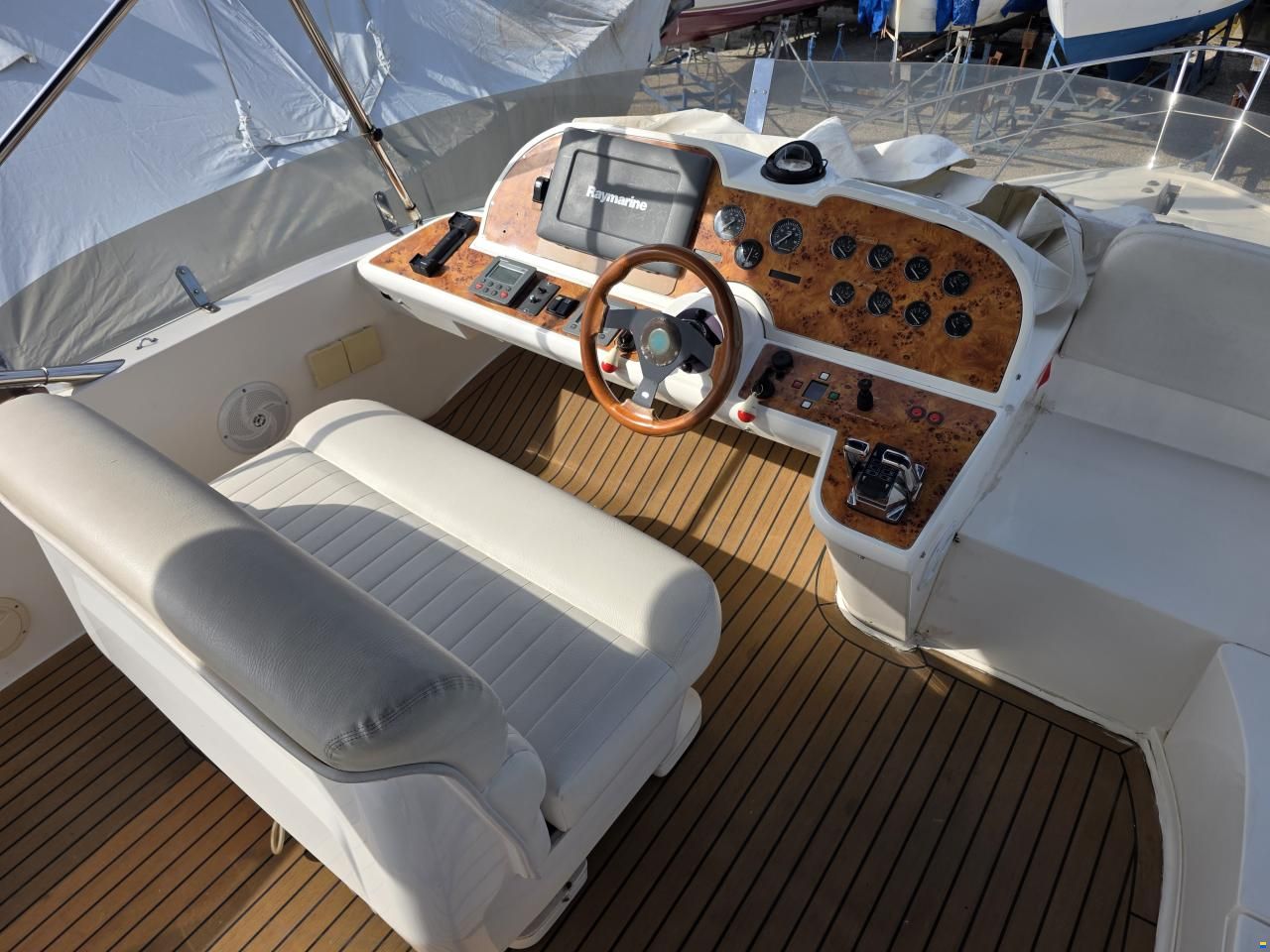 Sealine F42/5