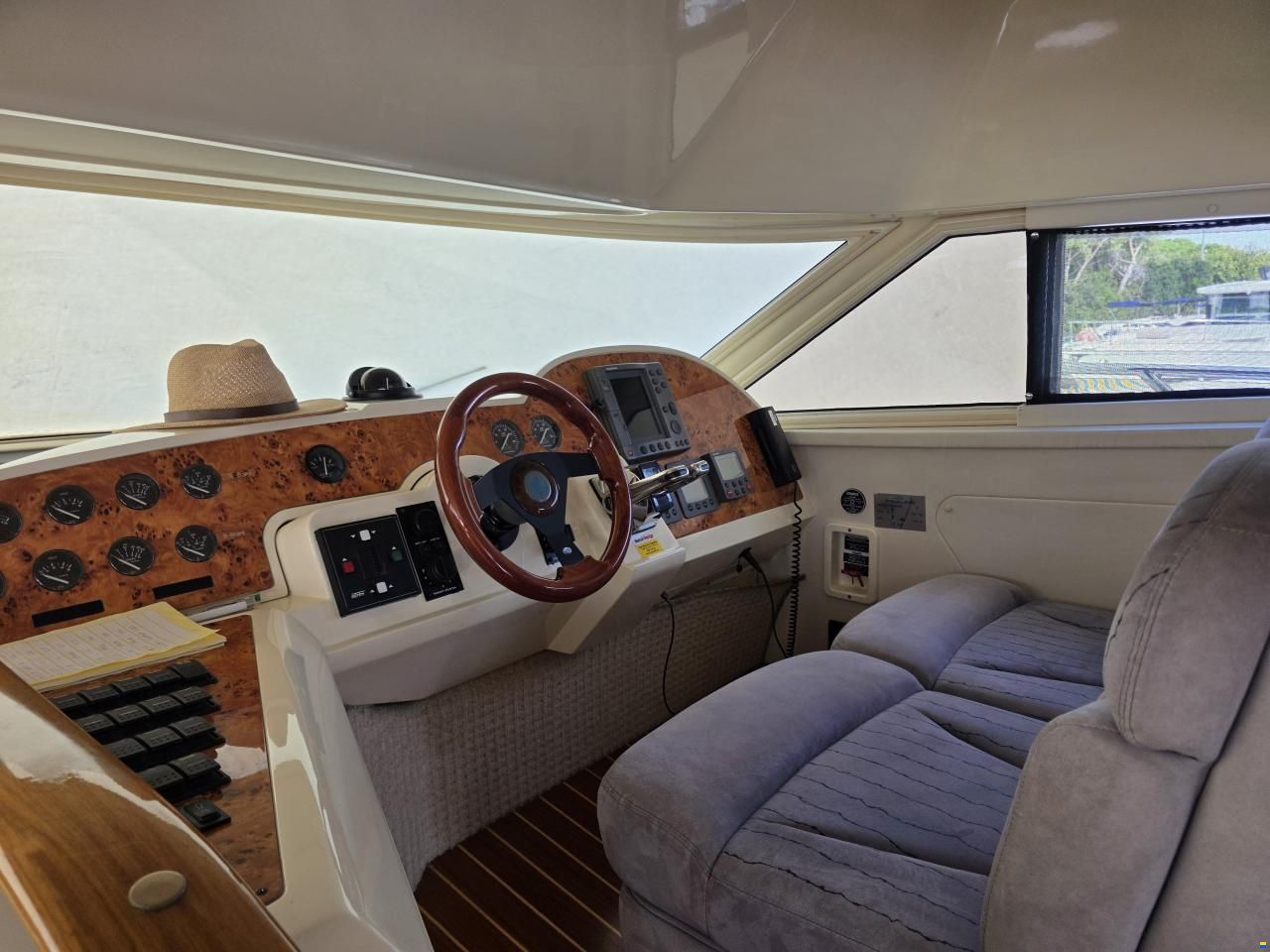 Sealine F42/5