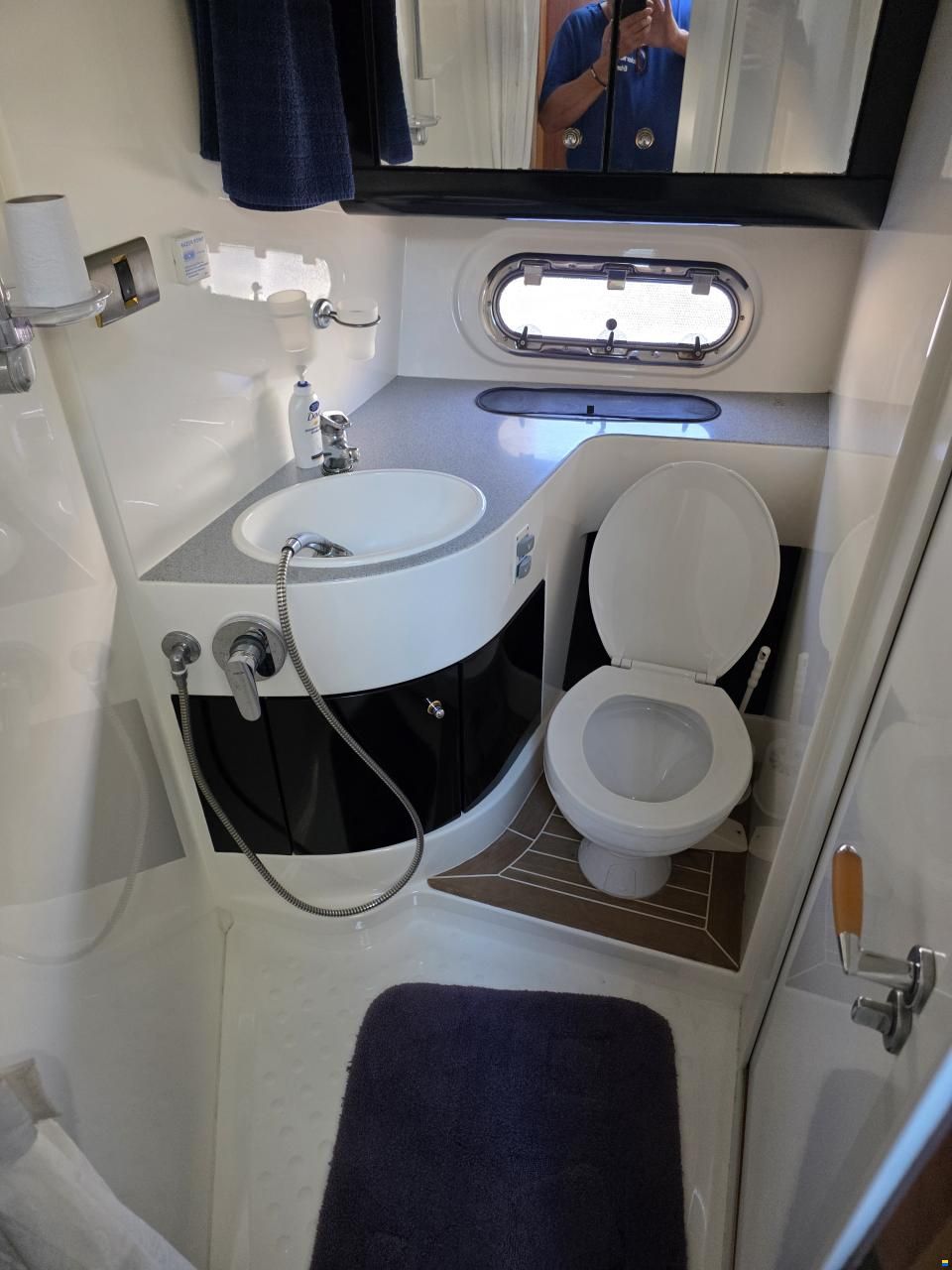 Sealine F42/5