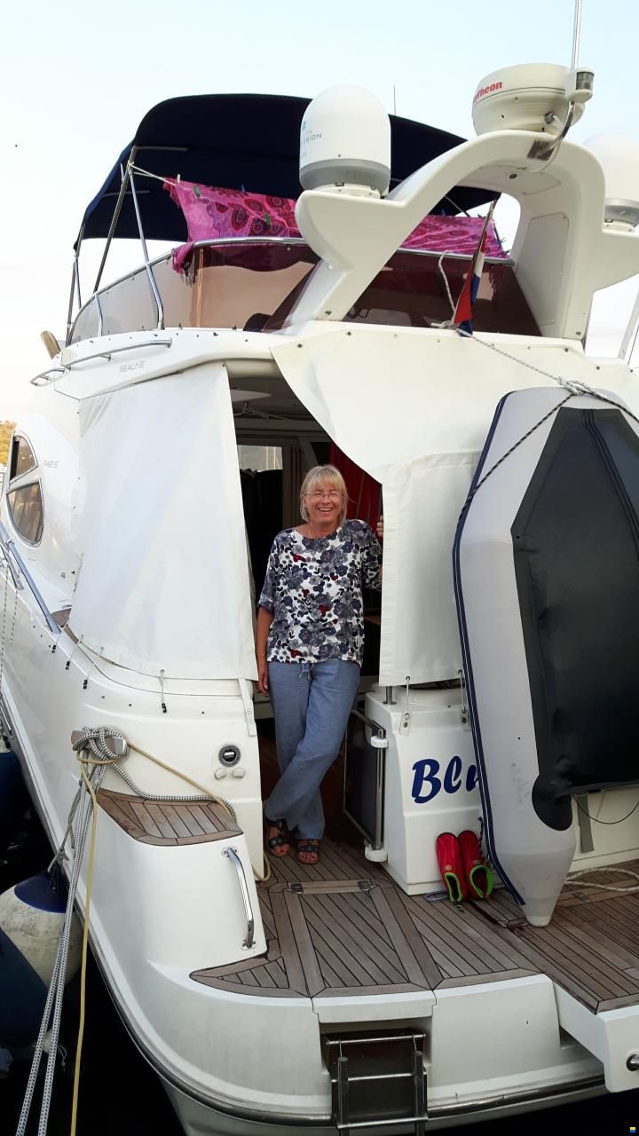 Sealine F42/5