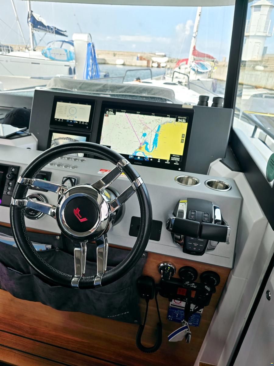 Axopar 37 XC Aft Cabin 2x300hk Mercury Verado X