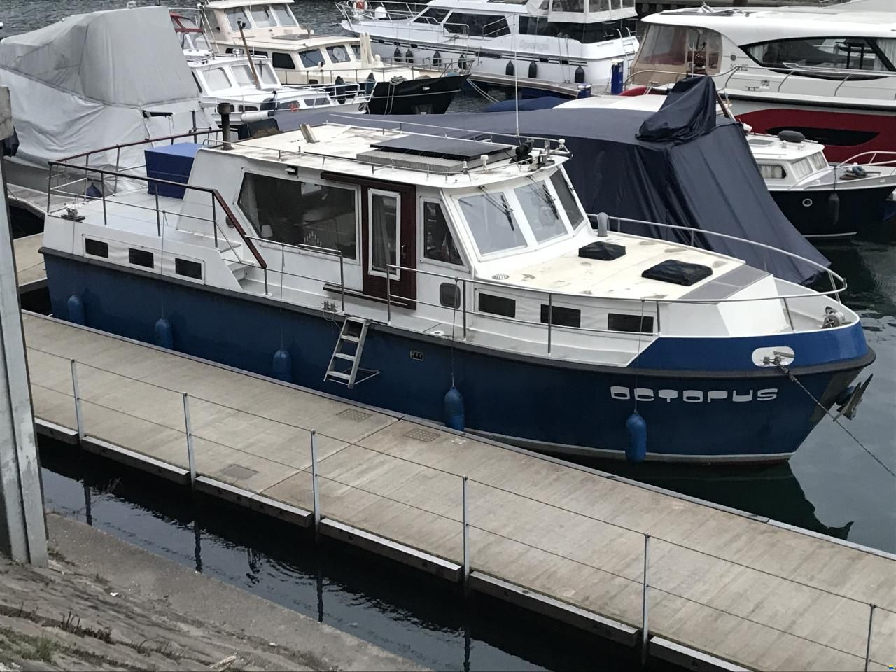 Wohnschiff