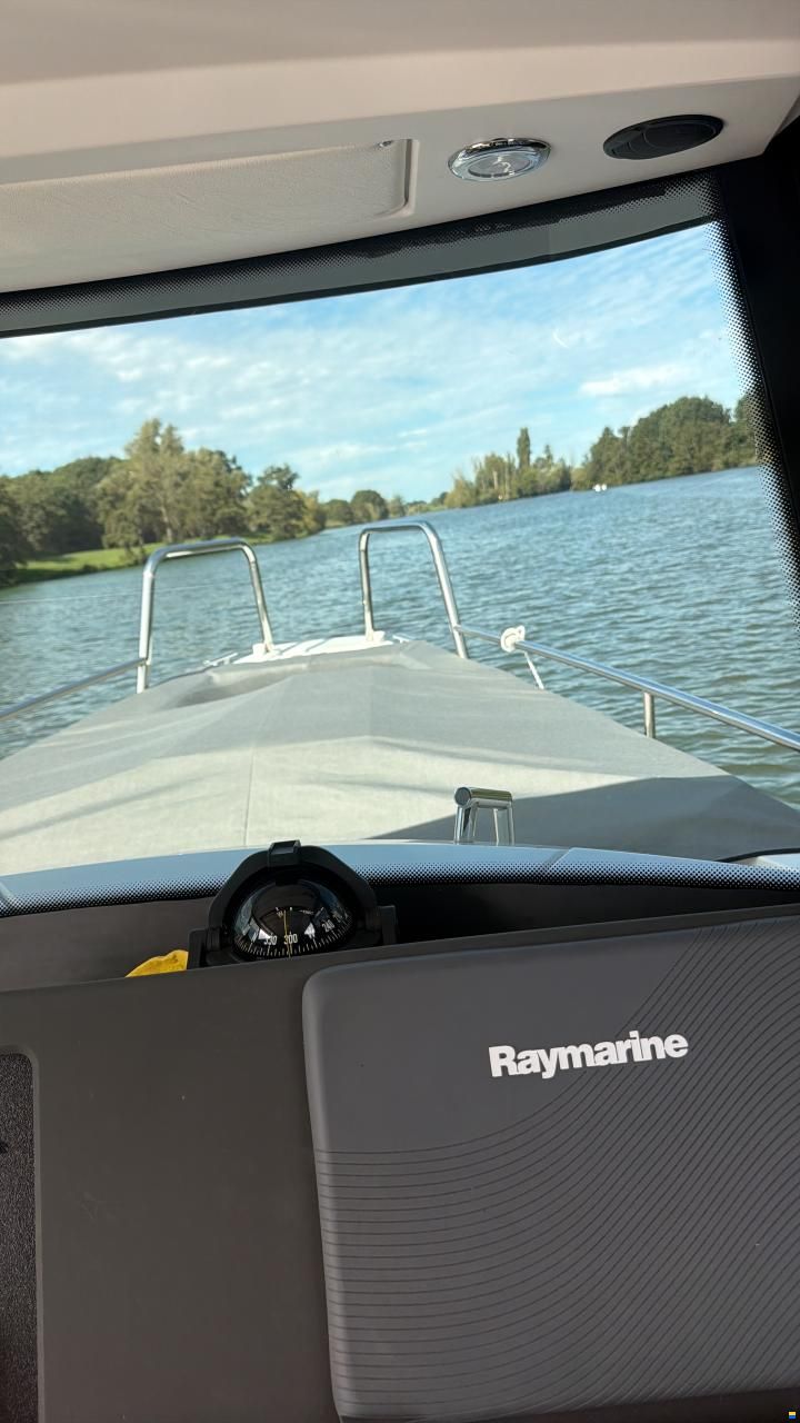 Axopar 28 Cabin