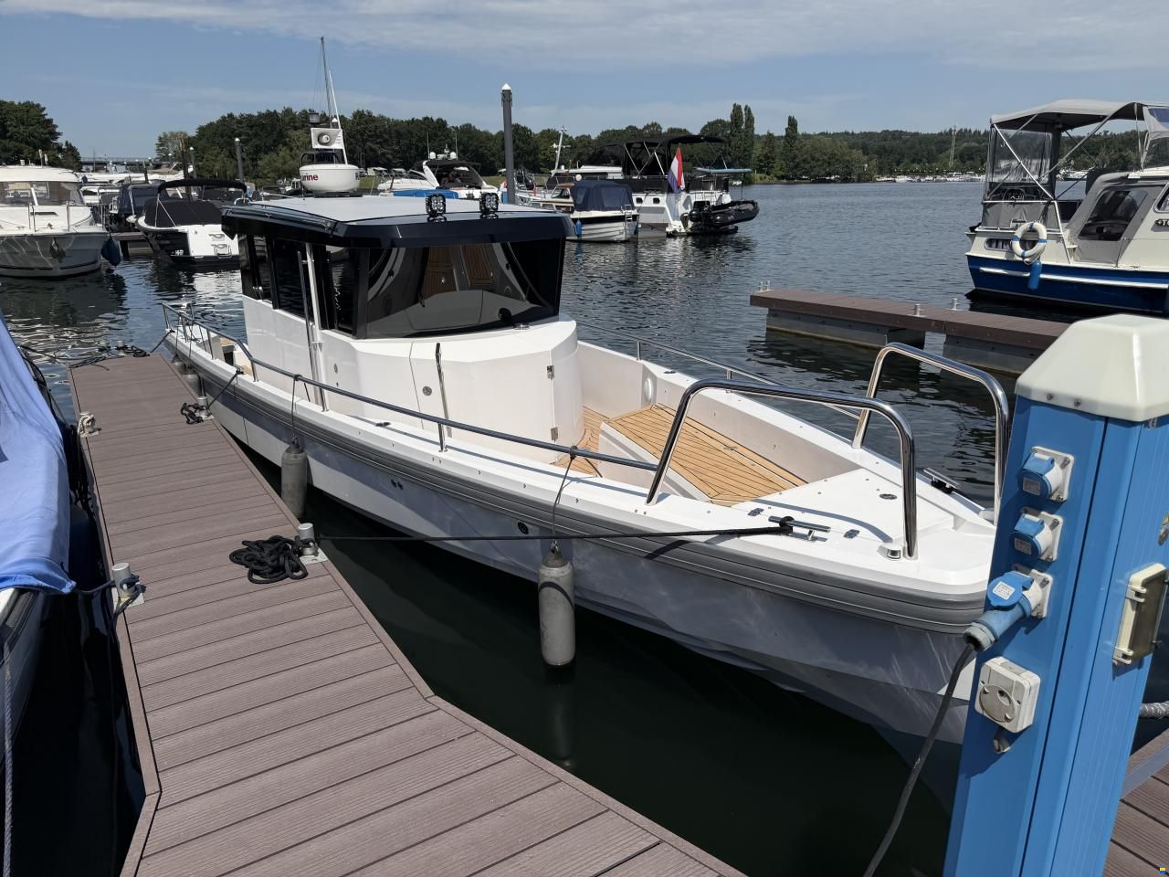 Axopar 28 Cabin