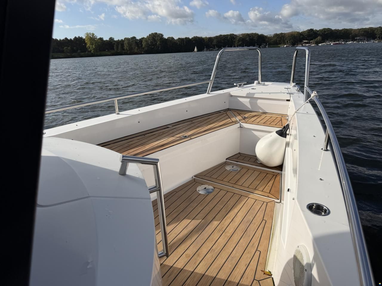 Axopar 28 Cabin