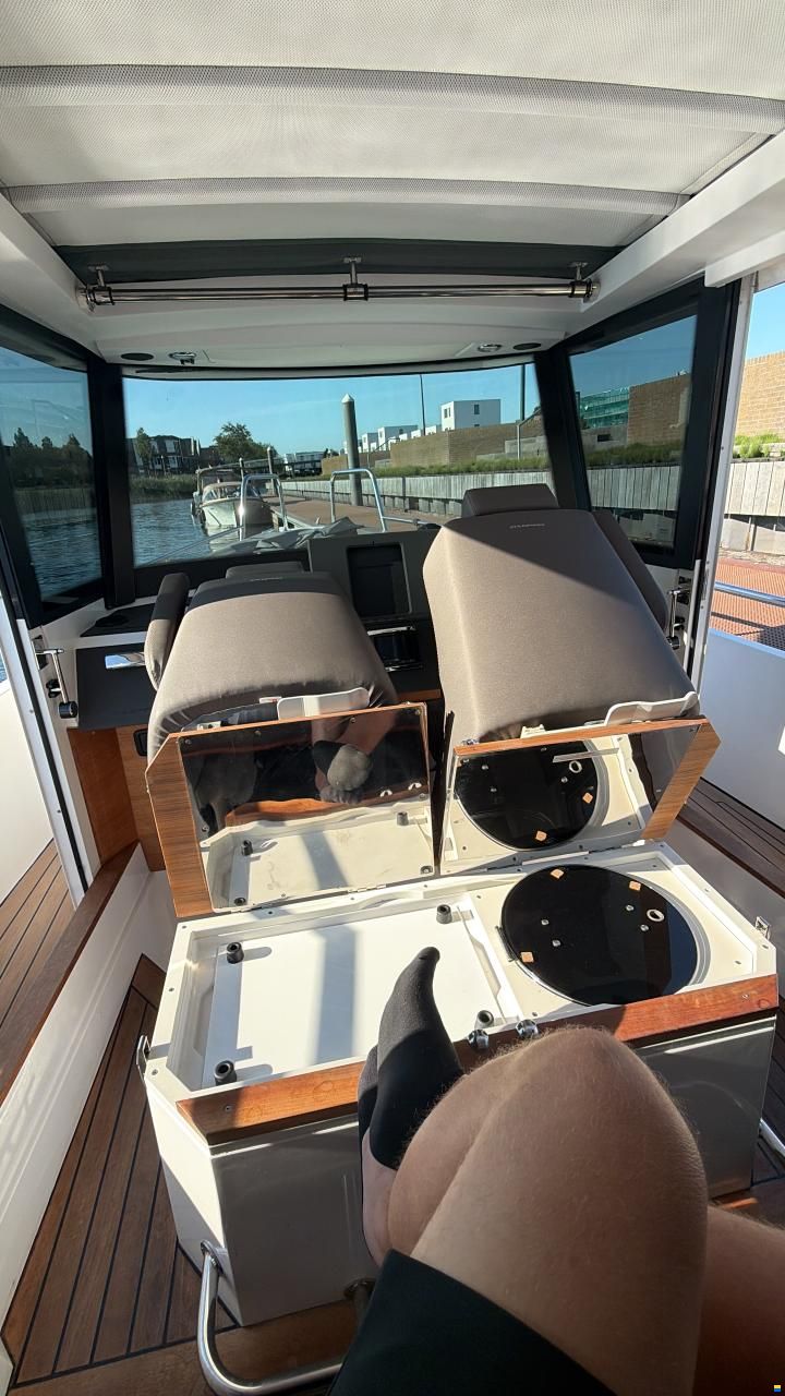 Axopar 28 Cabin